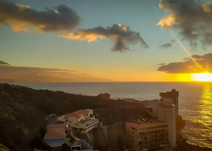 Ocean's Light Apartment *